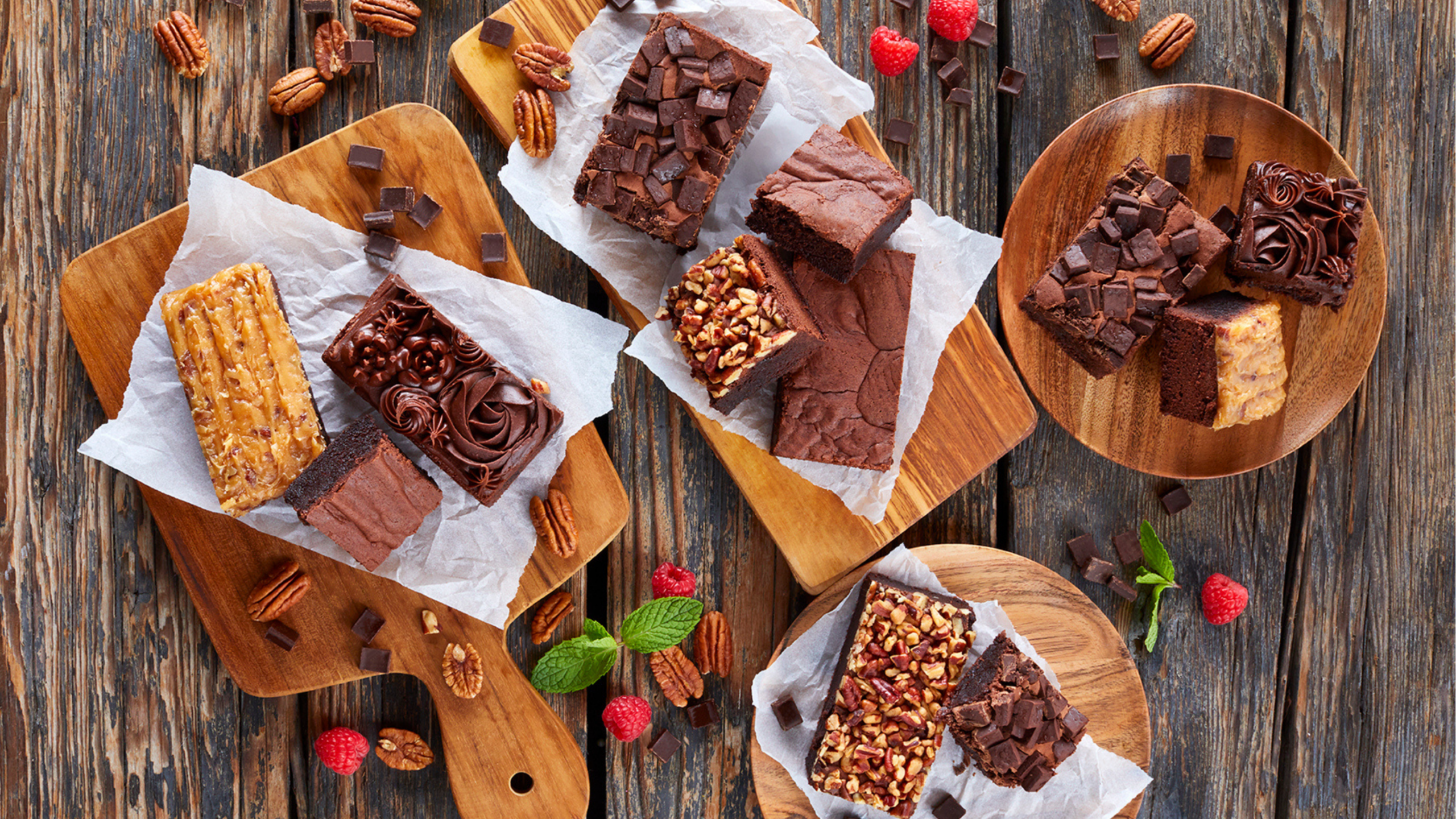 FUDGY OR CAKE STYLE BROWNIES? BAKEMARK BROWNIE MIXES GIVE YOUR CUSTOMERS WHAT THEY CRAVE!