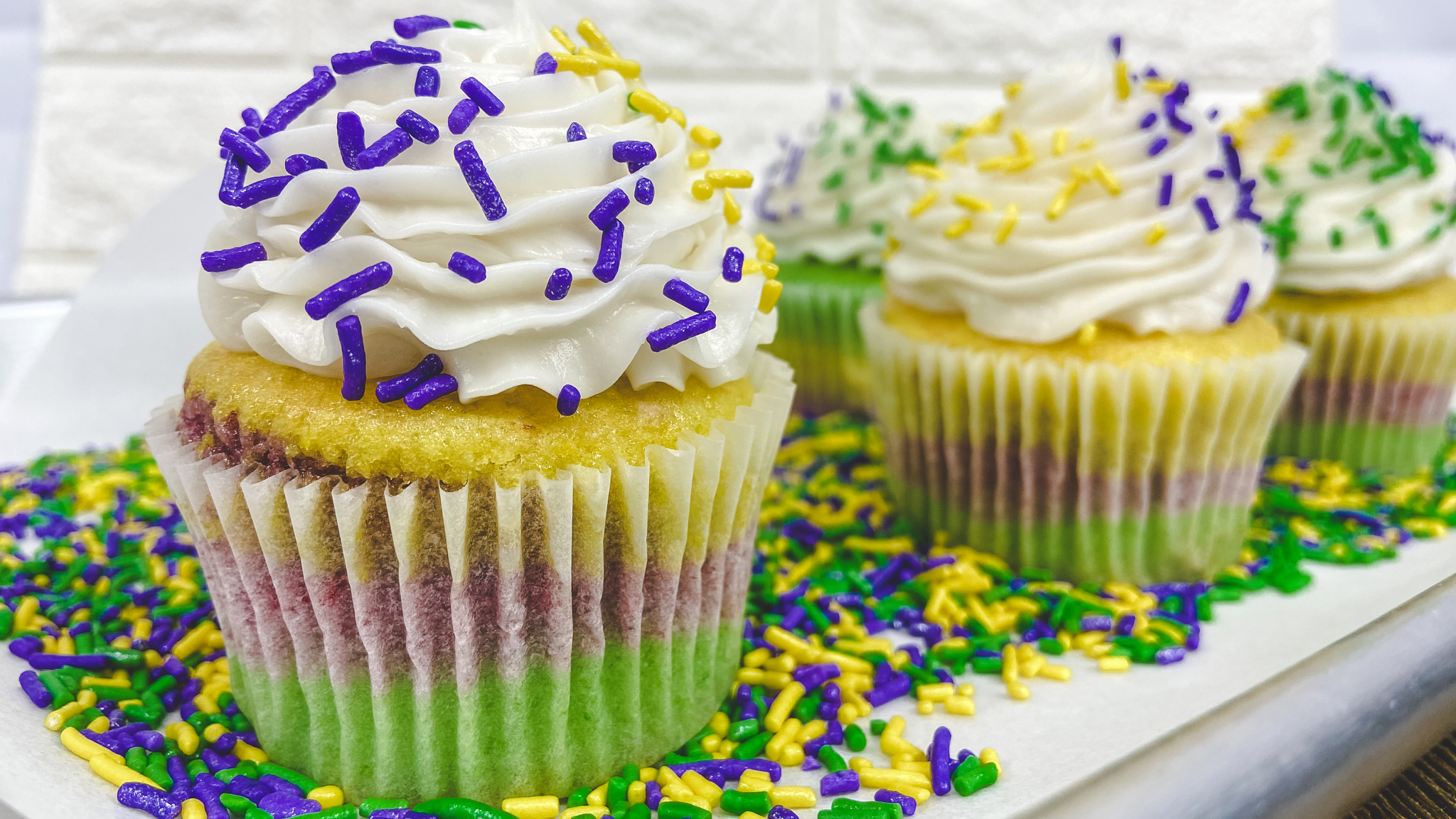 mardi gras cupcake